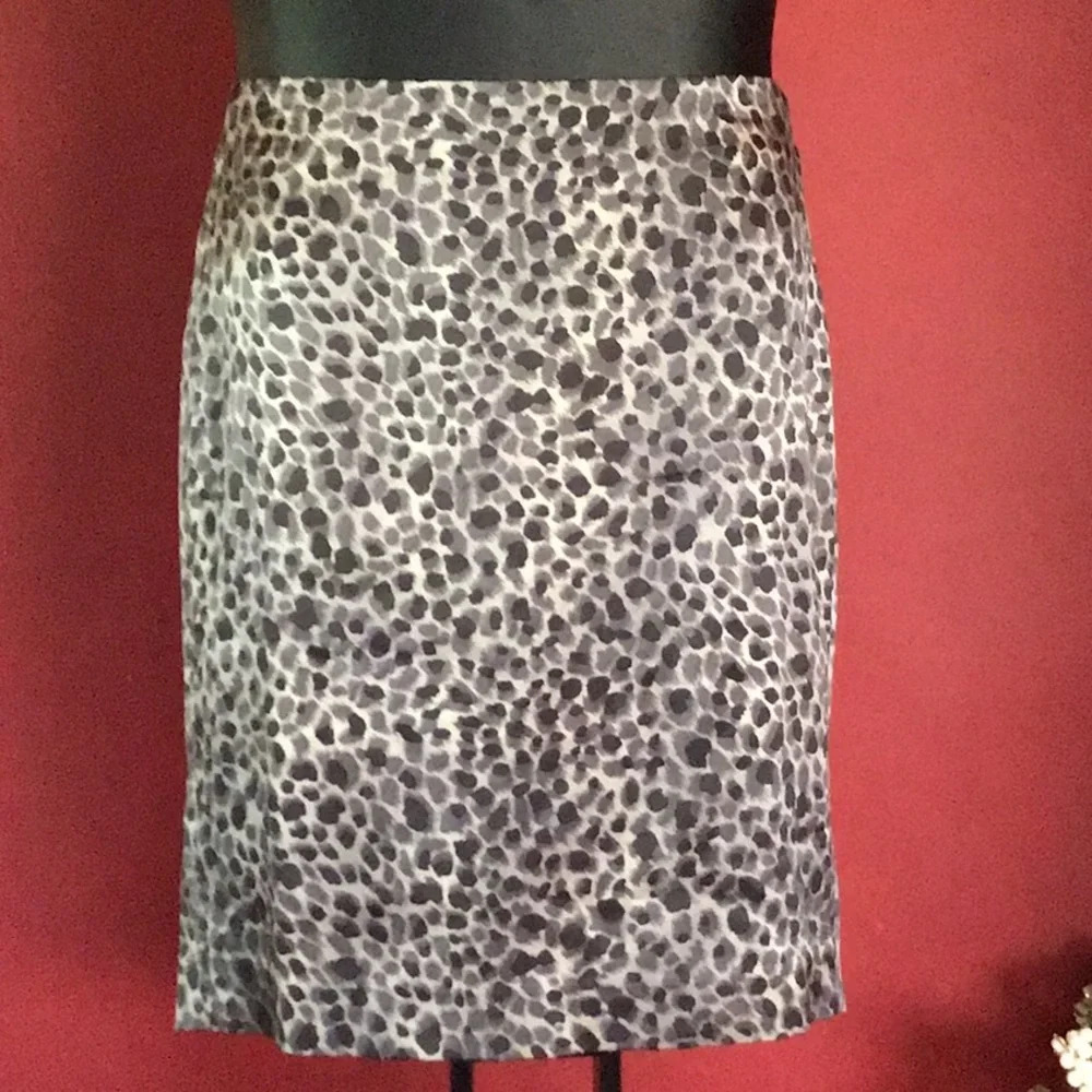 ANN TAYLOR ANIMAL PRINT SILK SKIRT SIZE 2